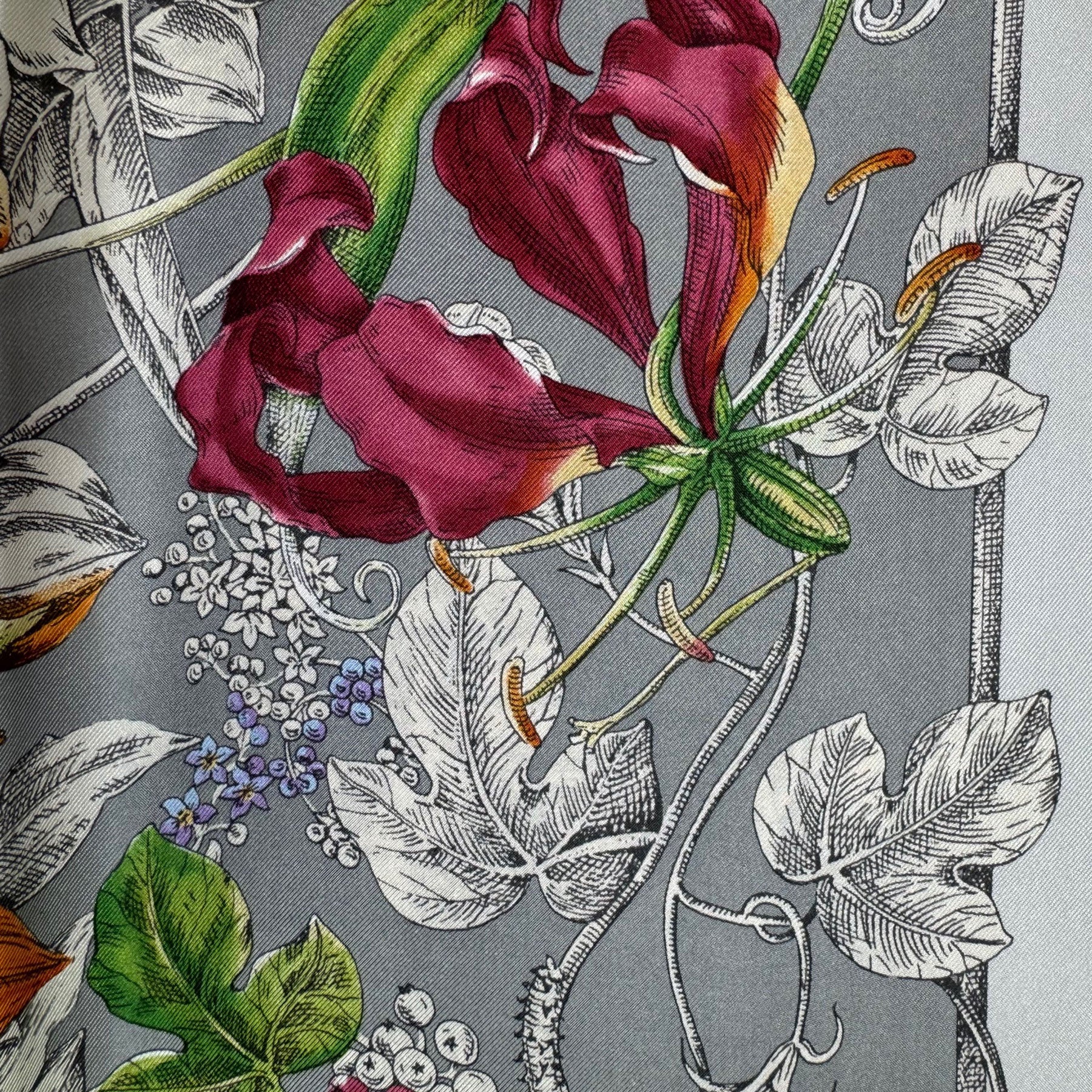 Genuine Gucci Scarf Gray Botanical Floral 