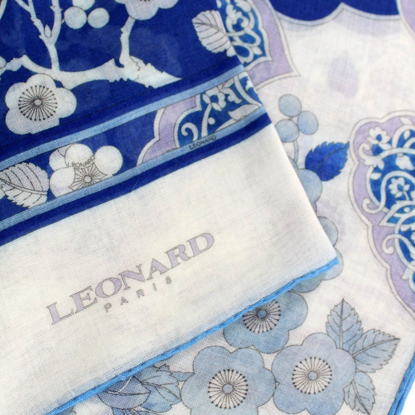 FOULARD SOIE LEONARD - CARRÉ MULTICOLORE, STYLE BANDANA, OCCASION